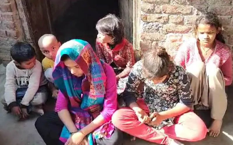 बेबस माँ ने खाया ज़हर