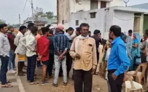 टैक्टर ने घर के बाहर बैठी 2 महिलाओं और 3 बच्चों 5 को रौंदा, माँ बेटी की मौत, 3 गंभीर