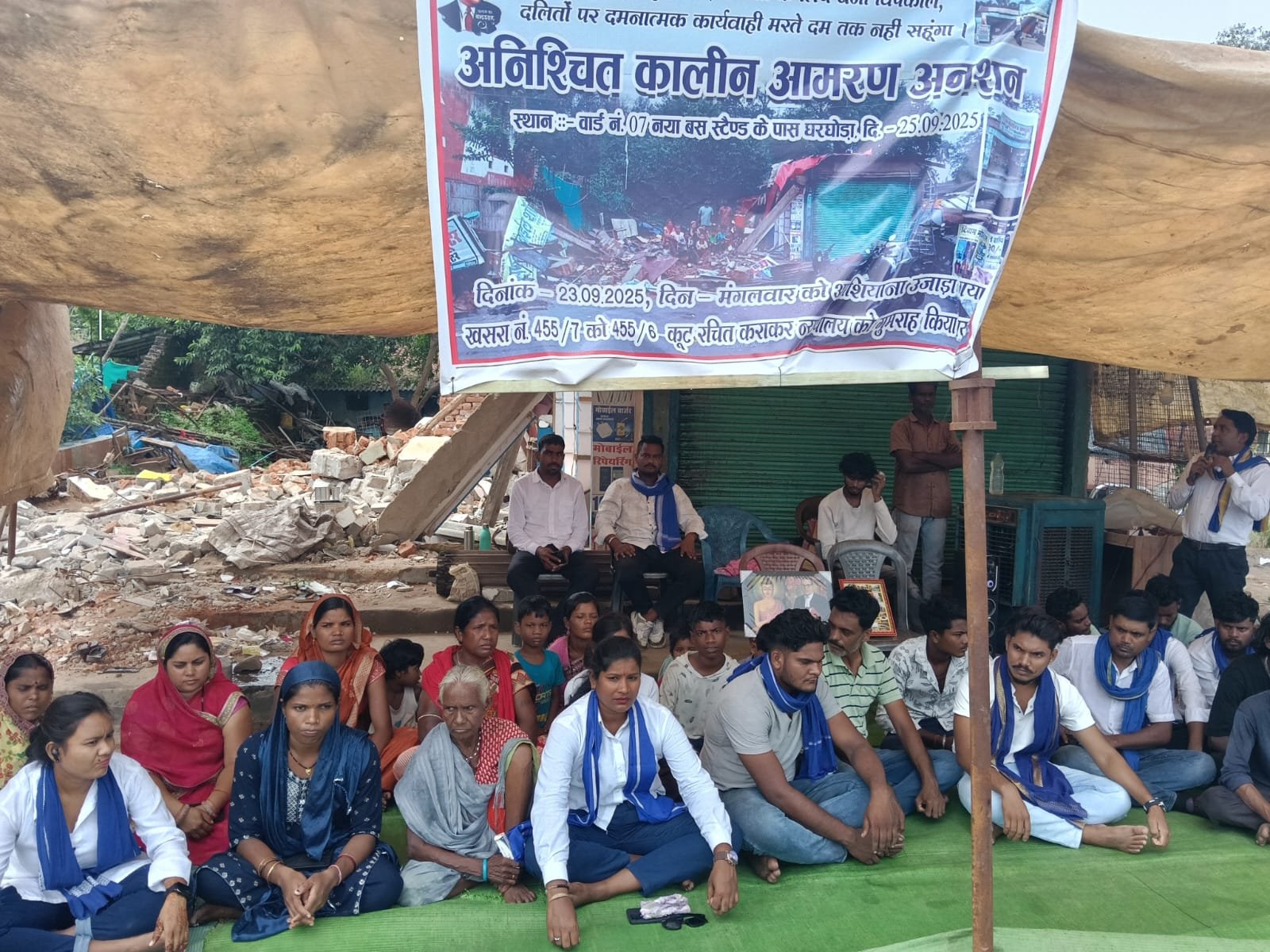 भीम आर्मी का एसडीएम कार्यालय के बाहर प्रदर्शन