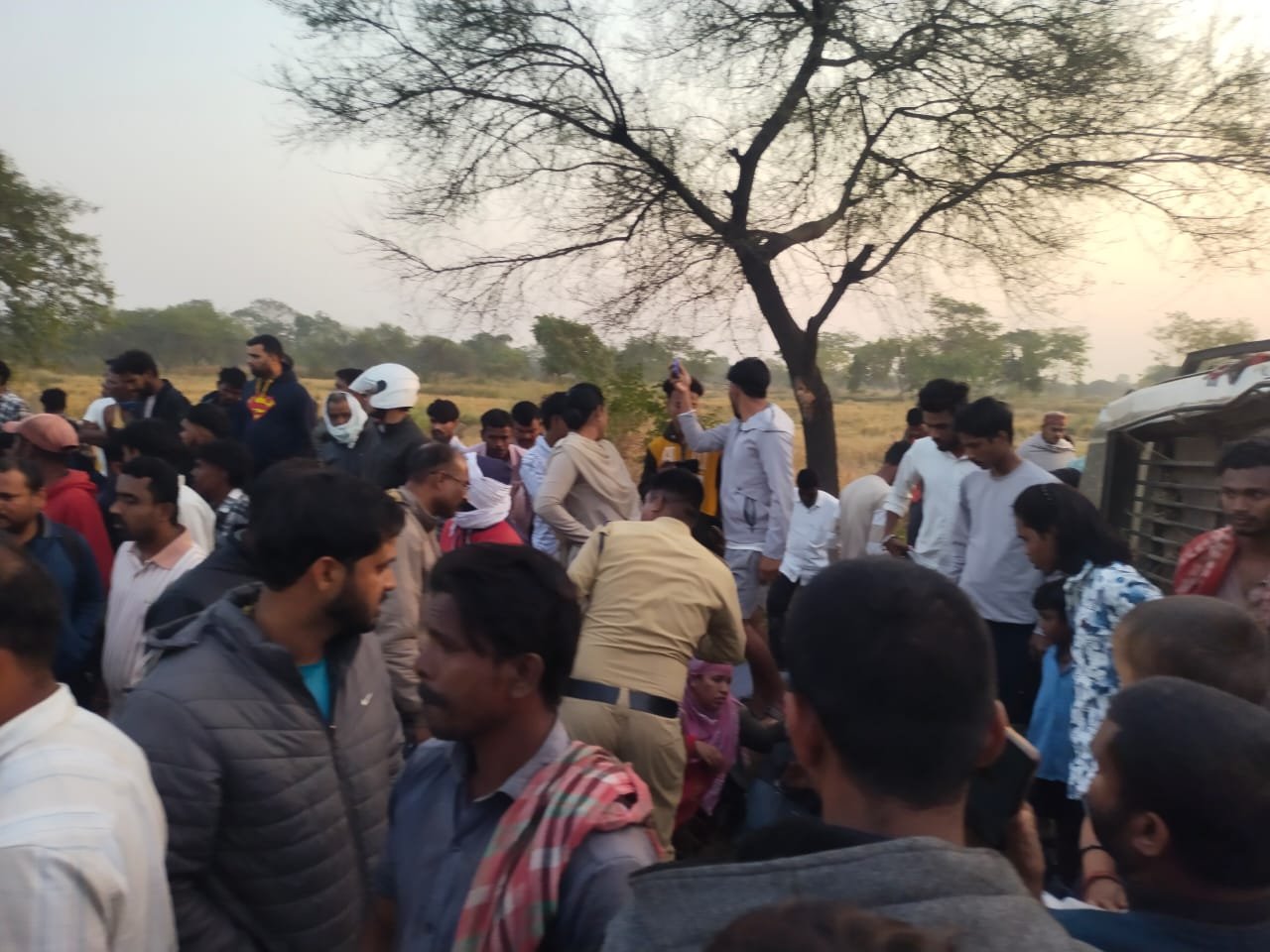 पामगढ़ में कार और सवारी बस में जबरदस्त भिड़ंत