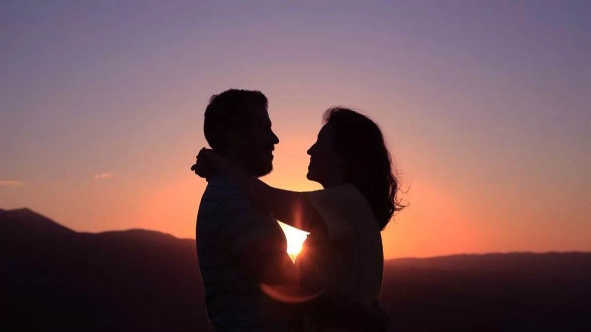 पत्नी रात में घर से गायब