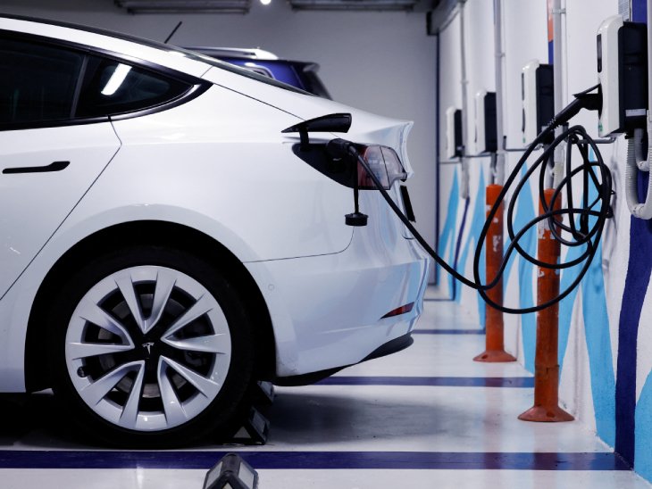 लग्ज़री पेट्रोल-डीजल कारों पर लगेगा बैन