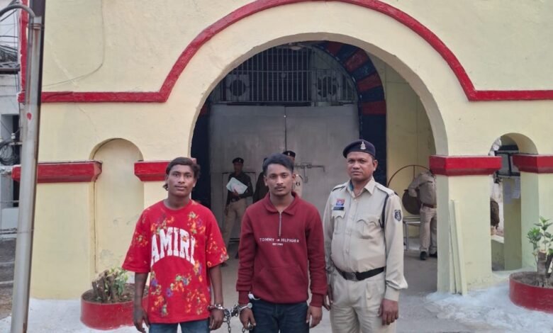 पेट्रोल पंप पर सिगरेट पीने से रोकने पर भड़का युवक, पेट्रोल भरा रहे बाइक की पर लगा दी आग, टला बड़ा हादसा, 2 गिरफ्तार