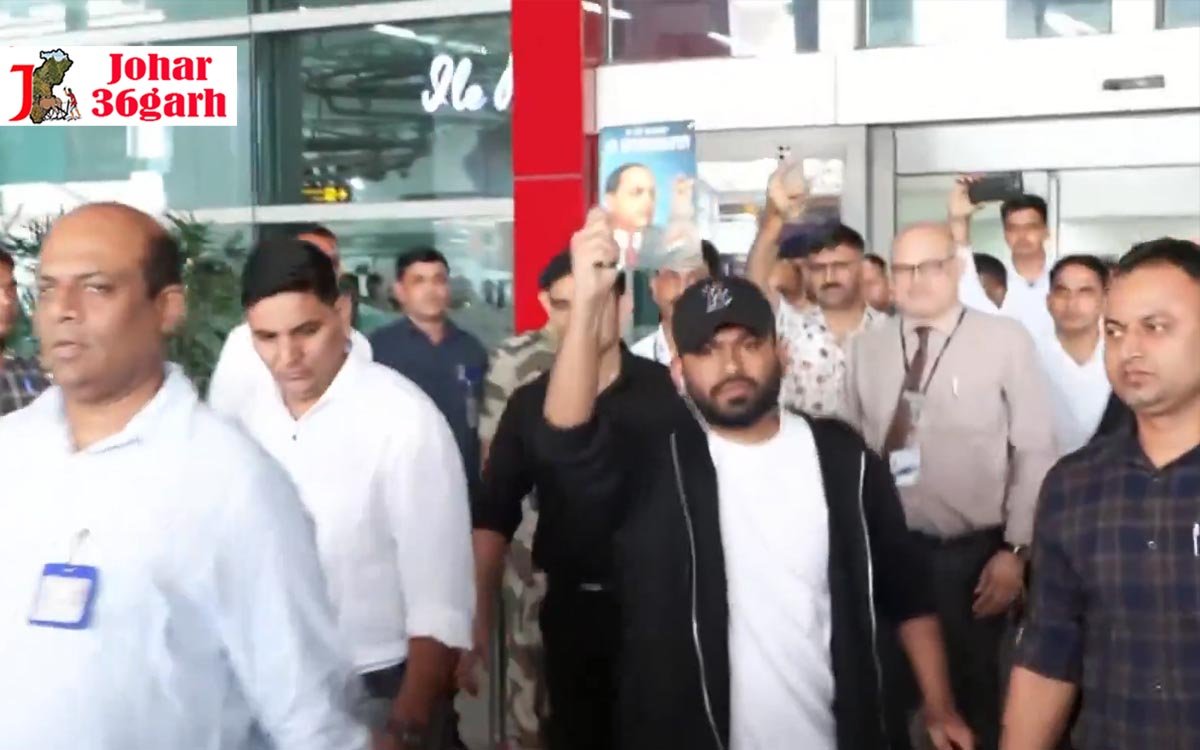 कॉकरोच जनता पार्टी के प्रदर्शन में उमड़ा जान सैलाब, उम्मीद अधिक पहुंचे लोग, शिक्षा मंत्री से मांग रहे इस्तीफा