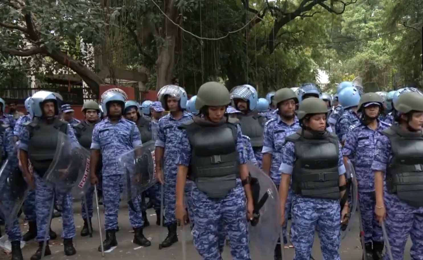 संसद मार्च को लेकर हाई अलर्ट पर दिल्ली पुलिस, दिल्ली में धारा 163 लागू, जगह-जगह लगाए बैरीकेट