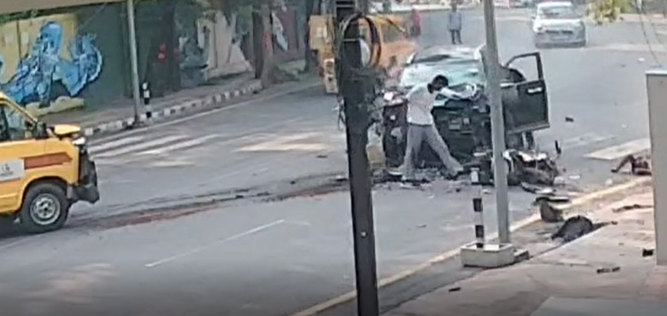 बिलासपुर में तेज रफ्तार कार ने एक्टिवा सवार छात्र को मारी जोरदार टक्कर