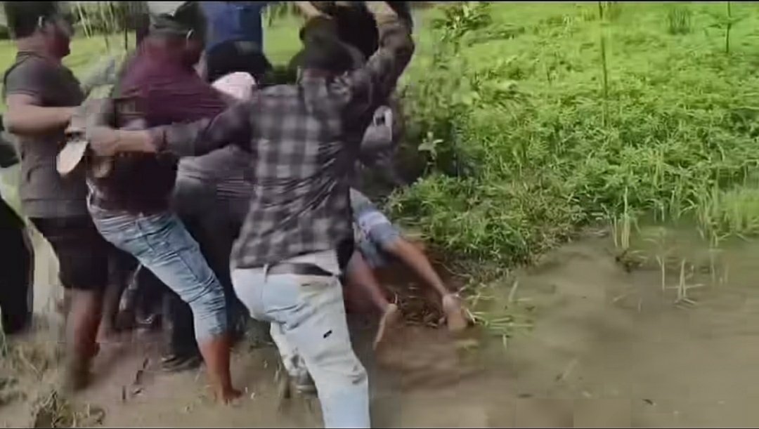 12 वर्षीय लड़की से दुष्कर्म के बाद की हत्या, गुस्साए लोगों ने संदिग्ध एक आरोपी को पीट-पीटकर मार डाला, दूसरा आरोपी में बीजेपी कार्यकर्ता