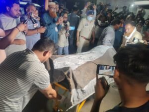 घर में एक ही परिवार के चार लोगों का मिला शव, पिता, मां और दो बेटियां की है लाश, इलाके में मची सनसनी