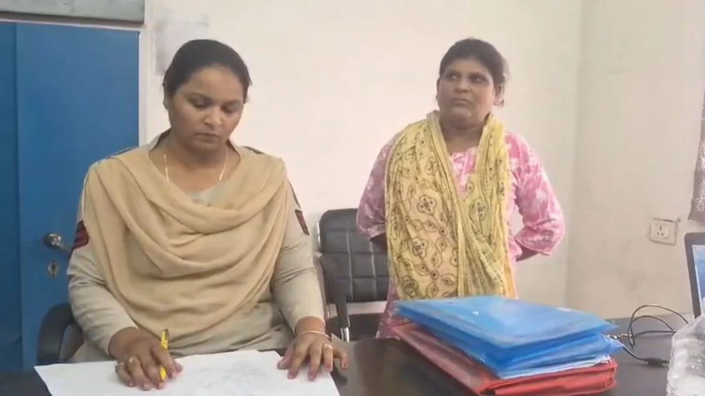 युवती के साथ फिल्मी अंदाज में मारपीट