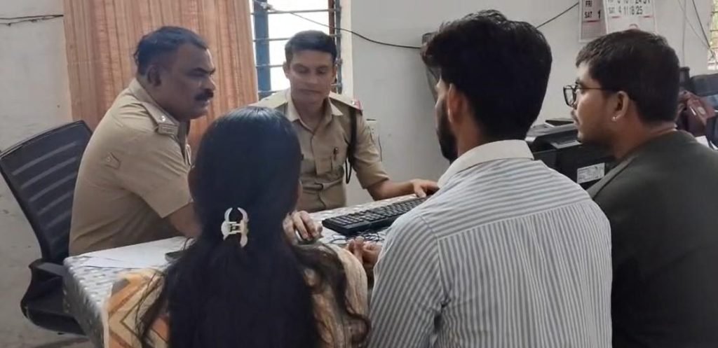 ऑटो रिक्शा में रखा सोने के जेवर से भरा बैग पार, सामने आया सीसीटीवी फुटेज