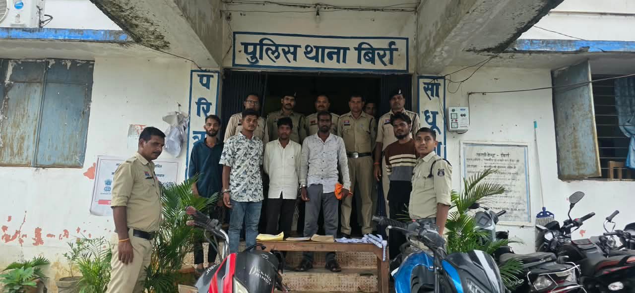 मेडिकल एवं किराना दुकान में डकैती नाकाम, साजिश रचते 5 आरोपी गिरफ्तार, आरोपियों के हथियार बरामद