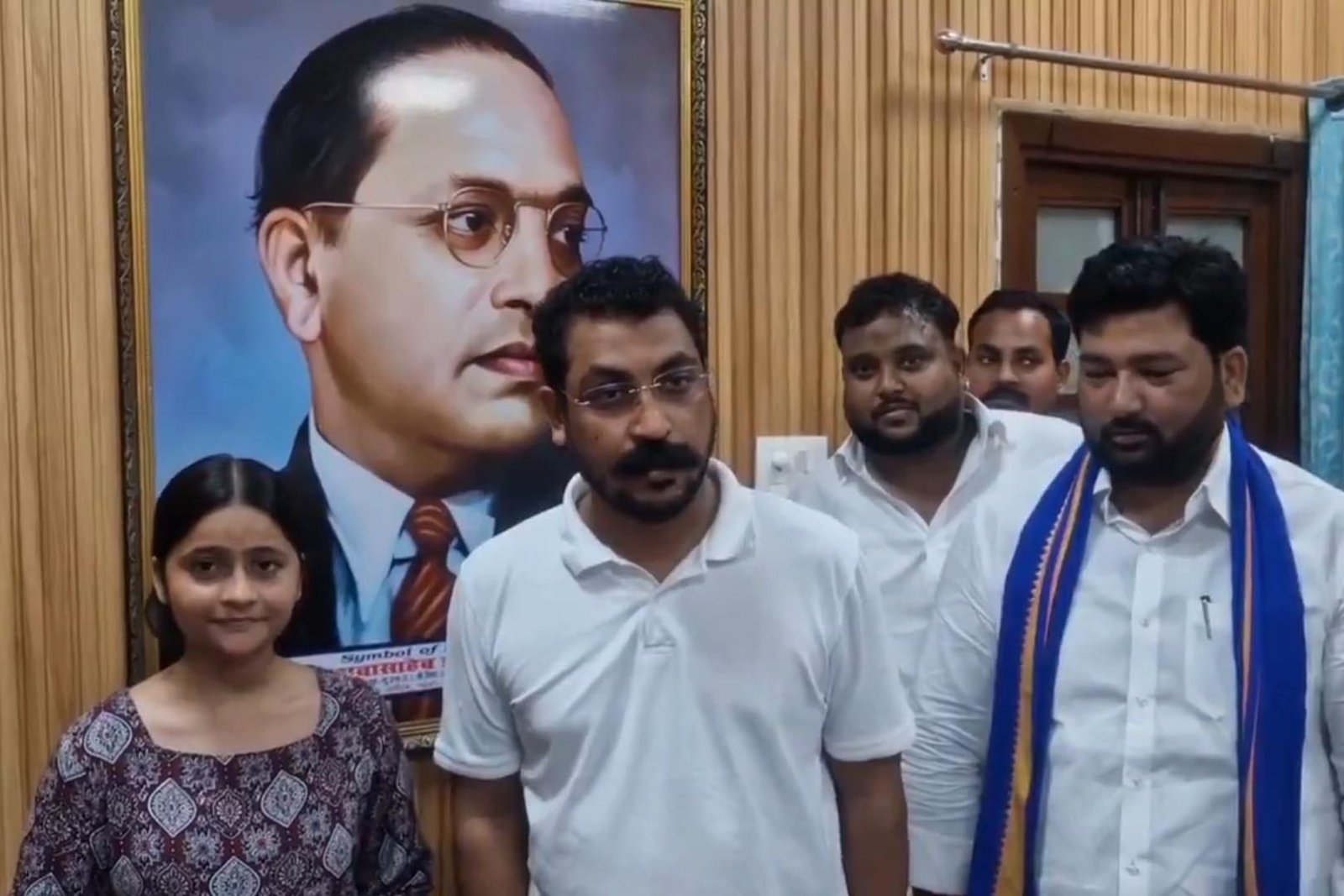 दिल्ली में एक बार फिर सक्रीय हुआ कॉकरोच जनता पार्टी, संसद मार्ग थाने के बाहर किया जोरदार प्रदर्शन, पहुंचे सांसद चंद्रशेखर आजाद, 72 घंटे के भीतर होगी गिरफ्तार