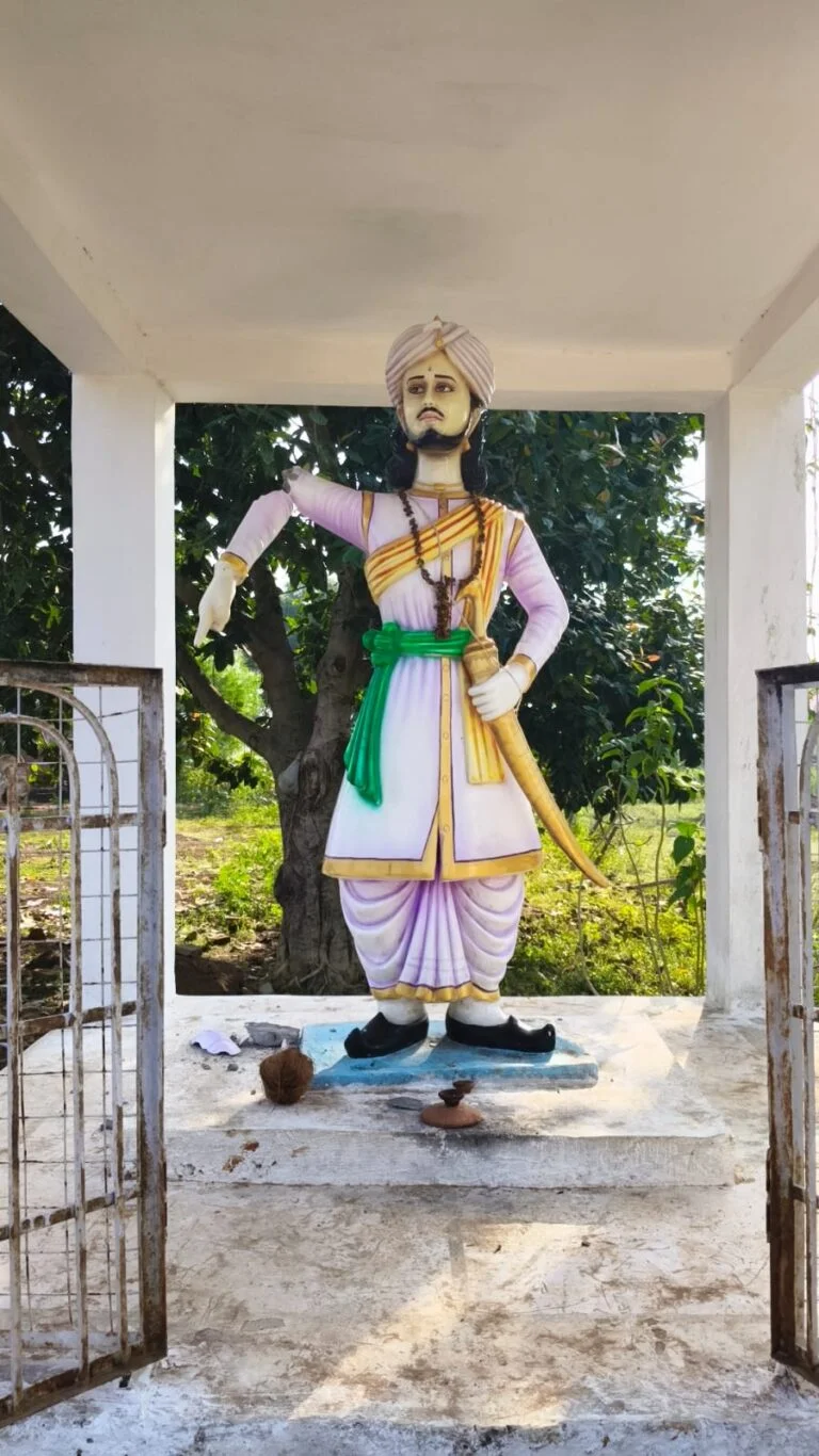 सतनामी समाज के आराध्य गुरु बालक दास की मूर्ति खंडित, समाज में आक्रोश, दोषियों की गिरफ्तारी नहीं होने पर उग्र आंदोलन की दी चेतावनी